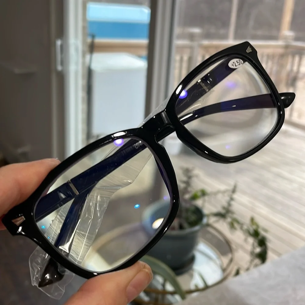 NEW 2.5 readers blue light lens black pop of silver soft bridge spring closure